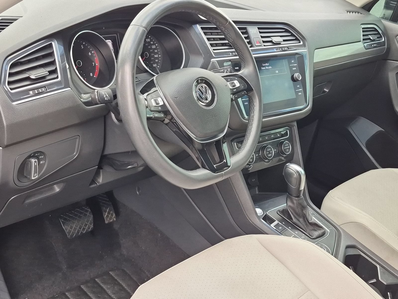 Used 2020 Volkswagen Tiguan SE w/ Panoramic Sunroof Package AWD/4WD image 14