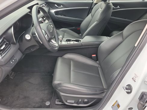 Used 2025 Genesis G70 2.5T image 4