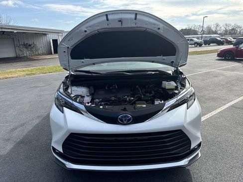 New 2025 Toyota Sienna XLE image 42