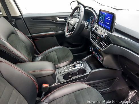 Certified 2022 Ford Escape SEL w/ SEL Stealth AWD Package image 28