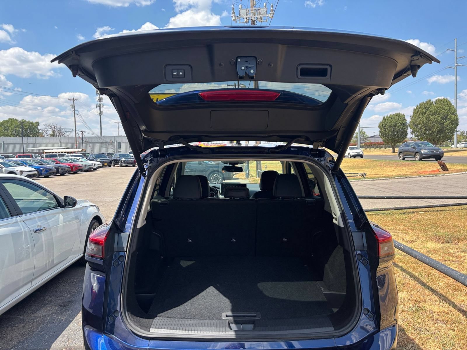 Used 2026 Nissan Rogue SL FWD image 33