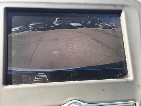 Used 2021 Chevrolet Equinox LS FWD image 21