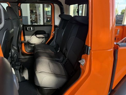 New 2025 Jeep Gladiator Mojave w/ Convenience Group image 16
