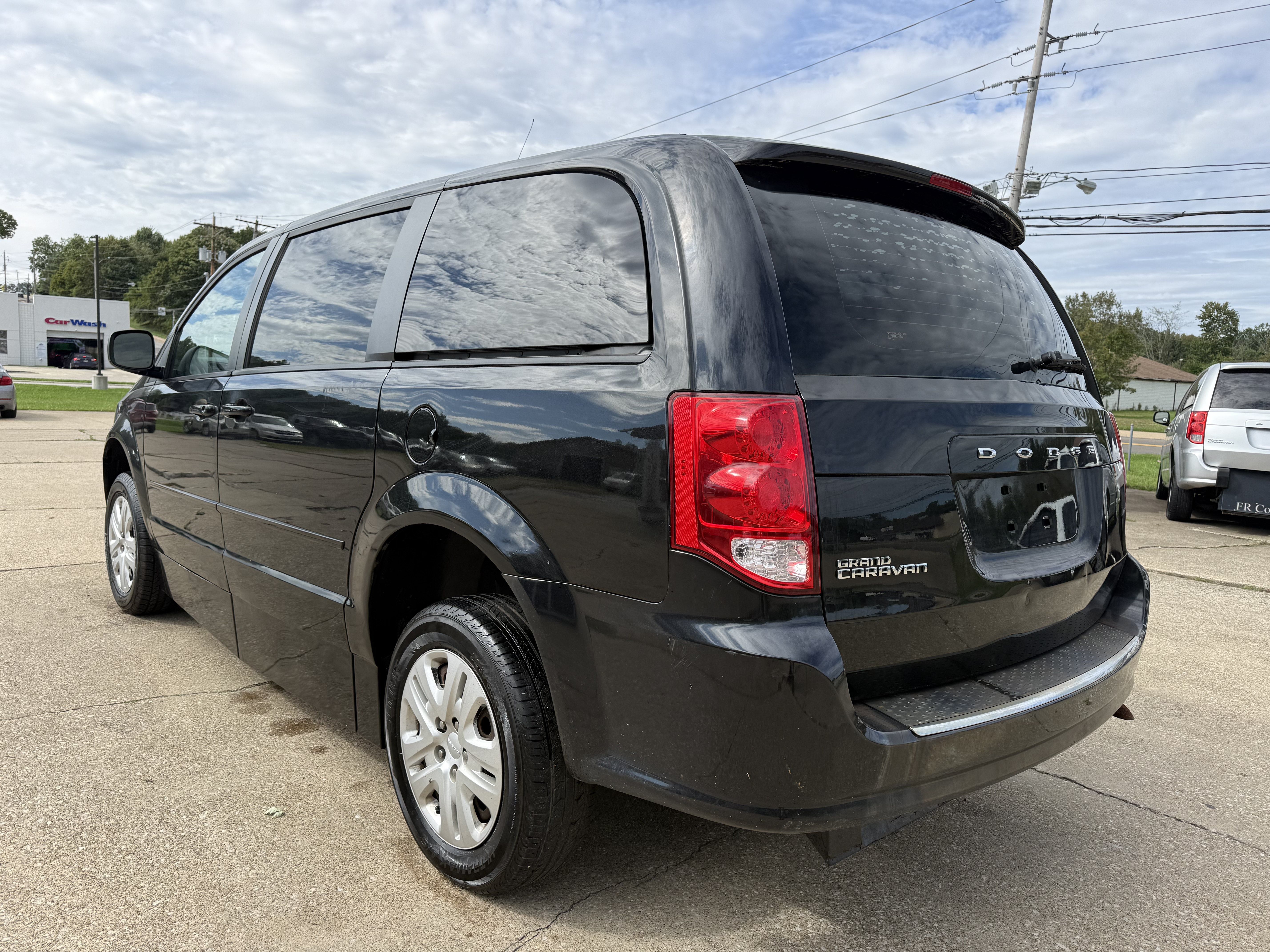 Used 2014 Dodge Grand Caravan SE w/ Quick Order Package 29E SE FWD image 4