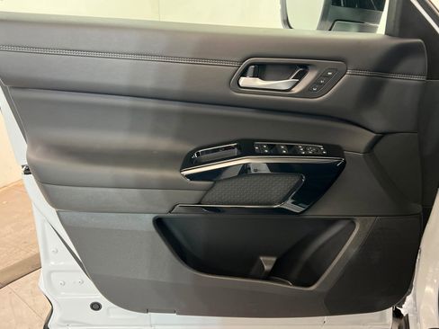 New 2026 Nissan Pathfinder Platinum image 14