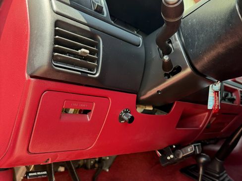 Used 1997 Ford F250 4x4 Regular Cab Heavy Duty image 9