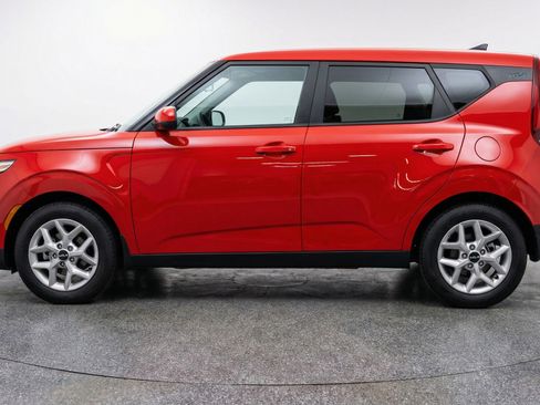 Used 2025 Kia Soul LX w/ LX Technology Package image 5