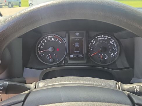 Used 2021 Toyota Tacoma SR AWD/4WD image 28