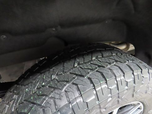 Used 2024 GMC Sierra 1500 AT4 image 39