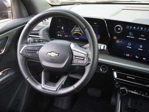 Used 2025 Chevrolet Traverse LT AWD/4WD image 39
