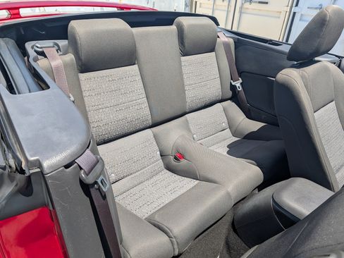 Used 2005 Ford Mustang Deluxe image 15