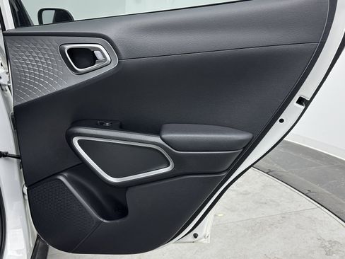 Used 2023 Kia Soul LX w/ LX Technology Package image 29