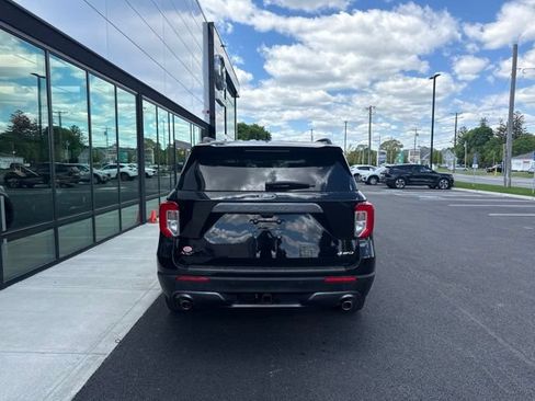 Used 2023 Ford Explorer XLT w/ Equipment Group 202A AWD/4WD image 4