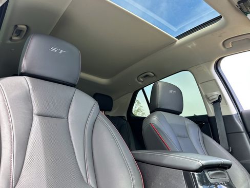 Used 2023 Buick Envision Essence w/ Sport Touring Package AWD/4WD image 17
