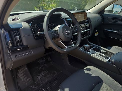 New 2025 Nissan Pathfinder SV w/ SV Premium Package image 13