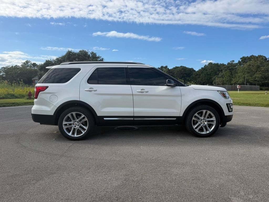 Used 2016 Ford Explorer XLT w/ Equipment Group 202A FWD image 6
