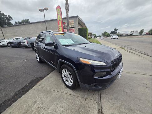 Used 2016 Jeep Cherokee Latitude w/ Comfort/Convenience Group FWD image 3
