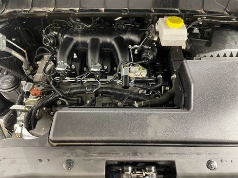 Used 2025 Nissan Pathfinder S AWD/4WD image 23