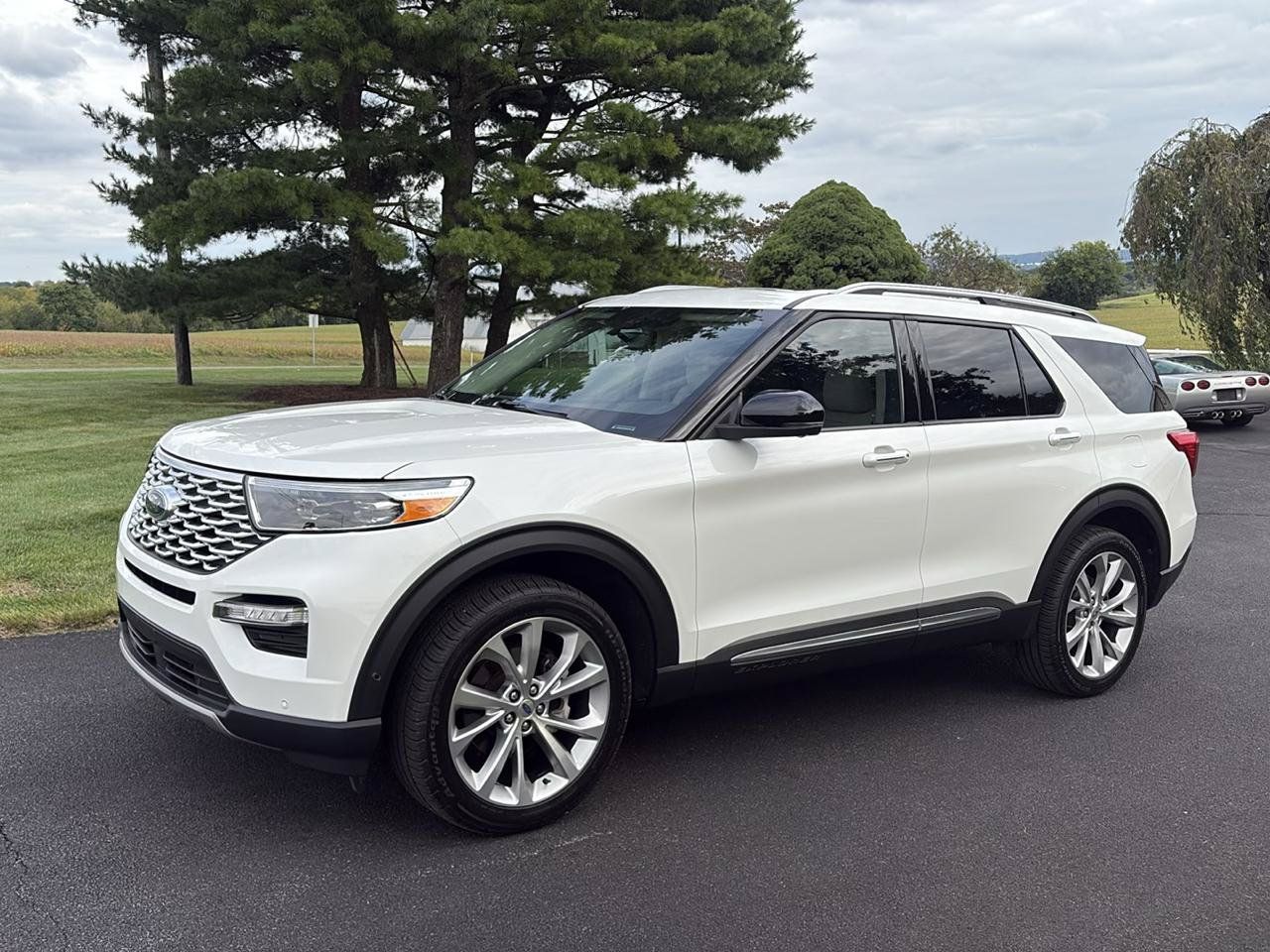 Used 2021 Ford Explorer Platinum w/ Equipment Group 601A AWD/4WD image 1