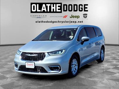 Used 2023 Chrysler Pacifica Touring-L