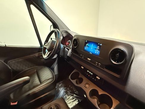 Used 2022 Mercedes-Benz Sprinter 3500 image 29