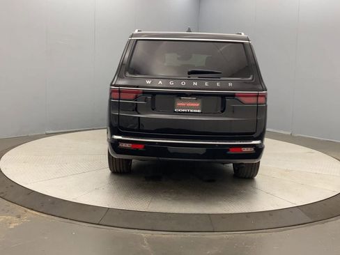 Used 2025 Jeep Wagoneer Series III w/ Premium Group I AWD/4WD image 4