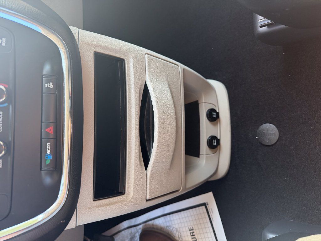 Used 2018 Dodge Grand Caravan SE FWD image 14