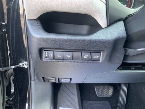 Used 2020 Toyota RAV4 XLE Premium AWD/4WD image 31