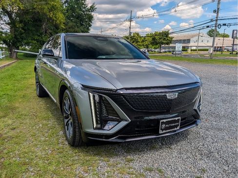 Used 2024 Cadillac Lyriq Sport AWD/4WD image 3
