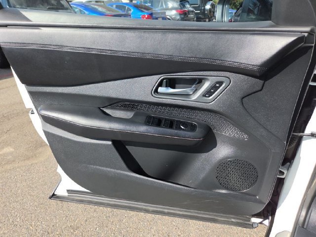 Used 2024 Nissan Ariya AWD image 19