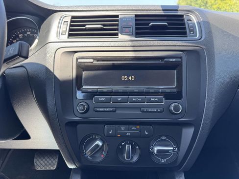 Used 2015 Volkswagen Jetta Sport image 17