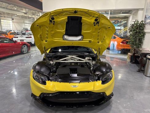 Used 2019 Aston Martin V8 Vantage Coupe image 15