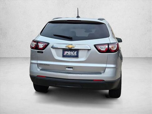 Used 2017 Chevrolet Traverse LS FWD image 4