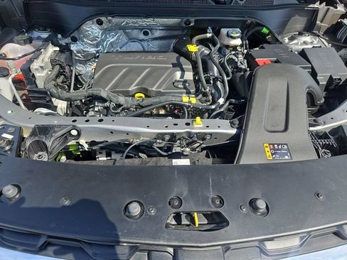 Used 2025 Chevrolet Trax LT FWD image 21