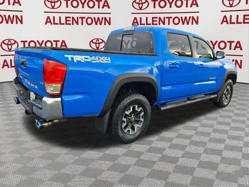 Used 2020 Toyota Tacoma TRD Off-Road AWD/4WD image 8