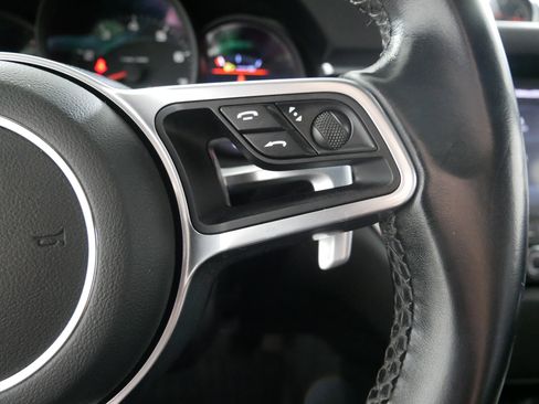 Used 2018 Porsche Macan image 28