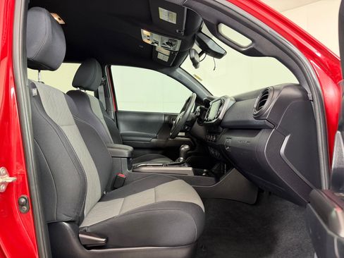 Used 2020 Toyota Tacoma TRD Off-Road AWD/4WD image 28