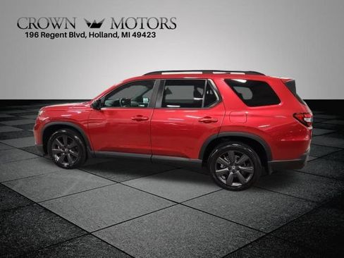 Used 2023 Honda Pilot Sport image 6