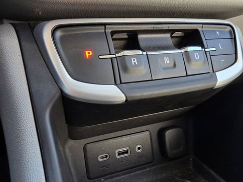 Used 2024 GMC Terrain SLE image 19