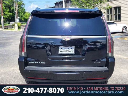 Used 2019 Cadillac Escalade ESV Premium Luxury RWD image 4