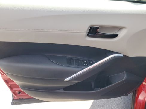 Used 2022 Toyota Corolla Cross LE w/ Moonroof Package image 18