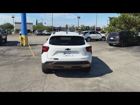 Used 2024 Chevrolet Trax ACTIV w/ Driver Confidence Package FWD image 35