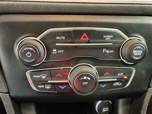 Used 2023 Dodge Charger SXT image 16