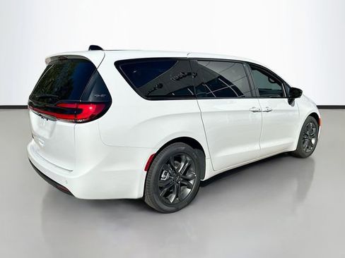 New 2026 Chrysler Pacifica Select image 6