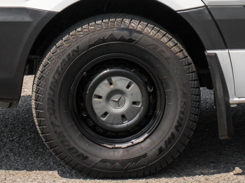 Used 2016 Mercedes-Benz Sprinter 2500 image 39