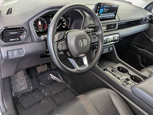 Used 2025 Honda Pilot Touring image 10
