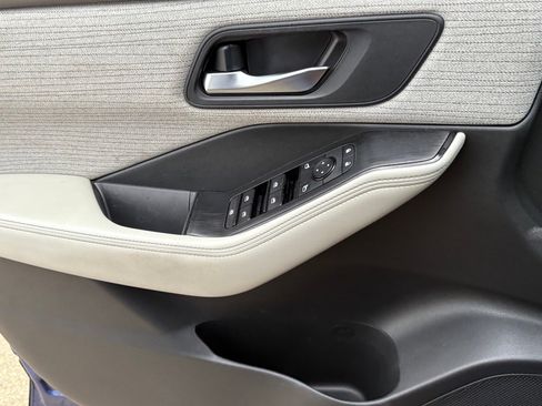 Used 2022 Nissan Rogue SV image 22