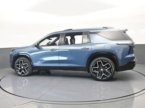 Used 2025 Chevrolet Traverse High Country FWD image 3