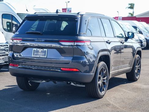 New 2025 Jeep Grand Cherokee Limited image 4