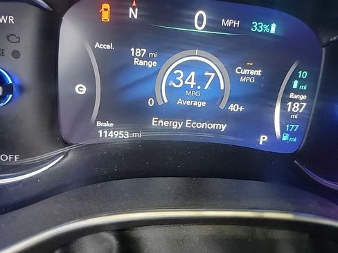 Used 2018 Chrysler Pacifica Limited w/ Advanced Safetytec Group image 2